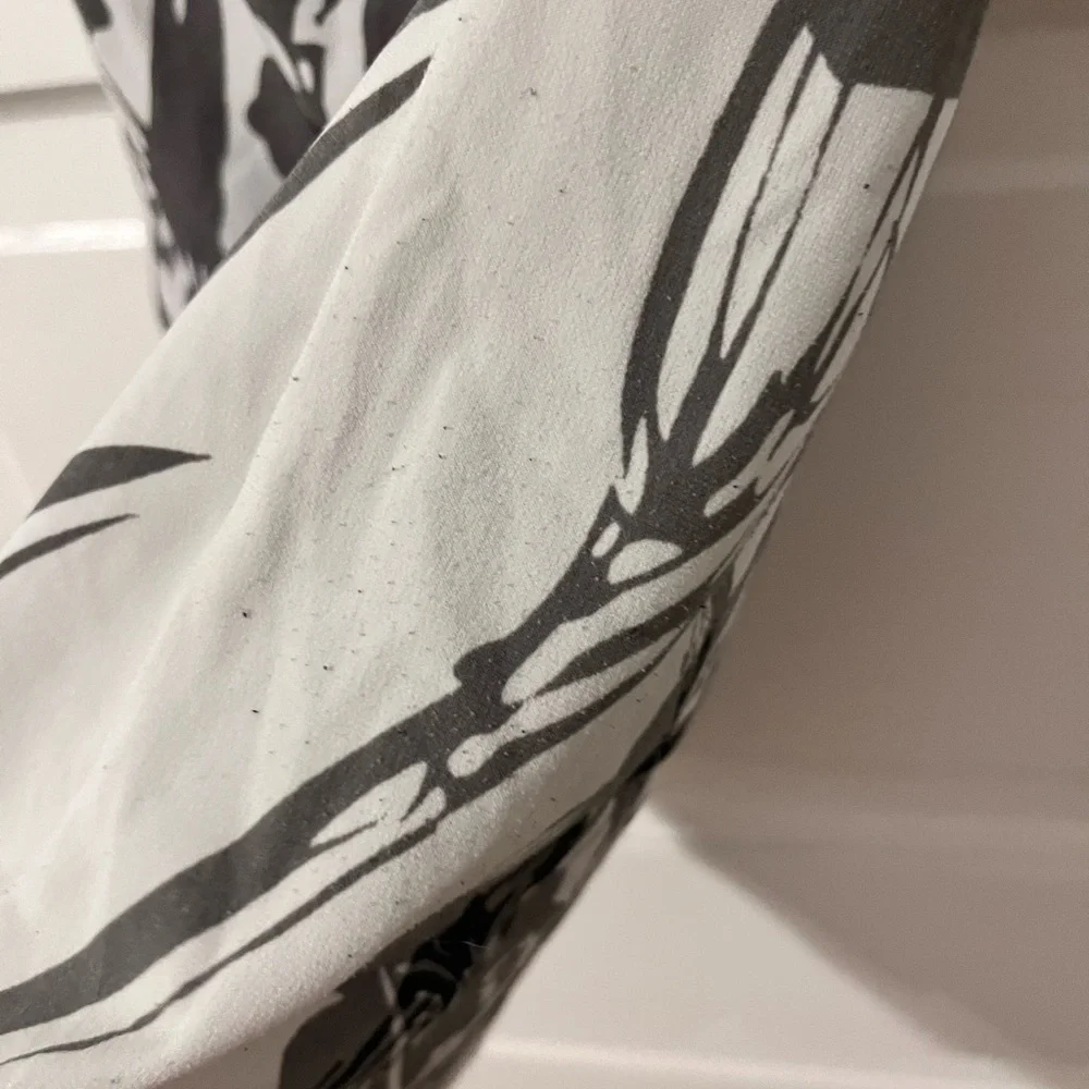 Top - Picture 2 of 4